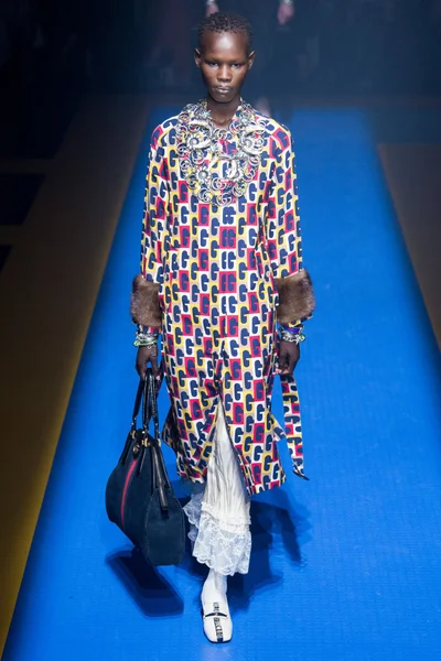 Look 37
